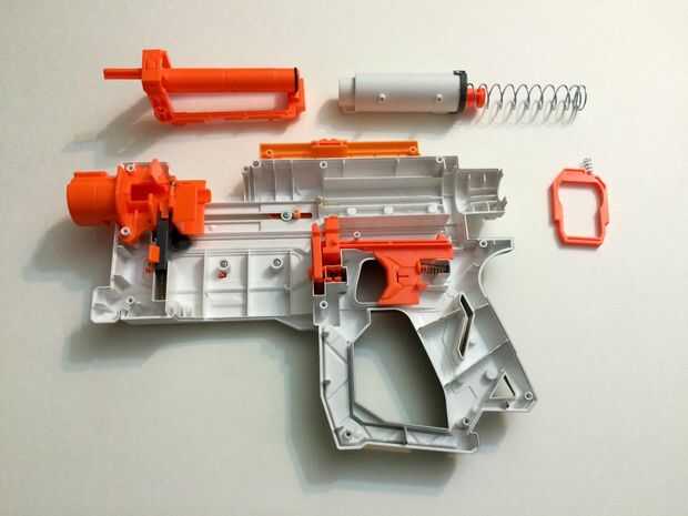 Guía de modificación de módulo de Nerf Recon MKII Paso 2 Abrir el