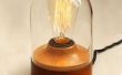 Lámpara de Edison en una campana de cristal
