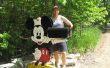 Mickey Mouse con su buzón de correo