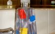 Flotador de Legos en su botella de jabón líquido