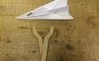Cómo hacer un tirachinas de avión de papel