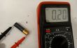 Las baterías de prueba con multímetro