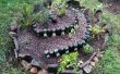 Caracol de jardín con botellas recicladas