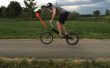Cómo realizar un salto de conejito con tu moto de trial