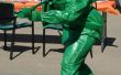 Soldado de juguete de plástico verde con traje de Lanzallamas