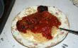 Lento cocina espaguetis y albóndigas