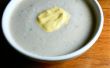 Sopa de nuez de la India de coliflor con salsa de yogur al Curry