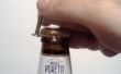 Un abrelatas de botella de uñas con diseño y estilo