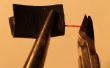 Para quitar piezas cortas de fino alambre de (0.7 mm) recubierta de PTFE (teflón) en ambos extremos
