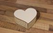 Corazón de madera en forma de caja del corte del laser