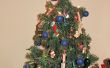 ¿Cuál es la mejor manera de decorar un pequeño y el árbol de Navidad festiva? 