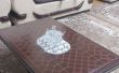 La superficie de una mesa con patrones de diseño islámico