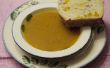 Sopa de calabaza, el chorizo y el tomillo tostado servido con pan de cebolla roja de feta, calabaza! 