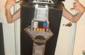 ¿Cómo hacer un disfraz de Darth Vader de cajas de cartón