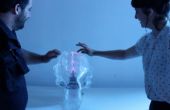 Escultura interactiva (doble parlantes por tocar bola de plasma)
