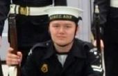 Cuidado de uniforme de cadete de mar