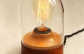 Lámpara de Edison en una campana de cristal