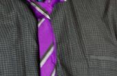Personalización de la corbata de la escuela. 