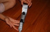Cómo hacer una funda de cinta de conducto para una herramienta de cuchilla