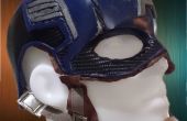 Casco de Capitán América con muchos materiales. 