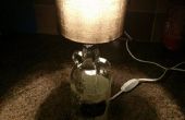 Reciclaje de una botella en una lámpara