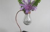 Elegante florero de bombilla con base de cobre y madera - reutilizar reutilizar &