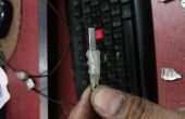Moldeado conector USB usando la pistola de pegamento caliente o sugru