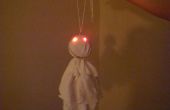 Fantasma colgante Halloween con ojos brillantes de LED