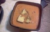 Hacer a la plancha sopa de tomate con crutones de queso