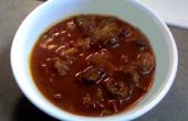 Sopa de tomate picante (con tocino y salchichas)