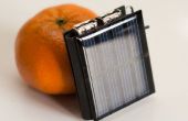 El "mini libro solar", antorcha y cargador
