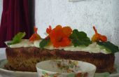 Calabacín calabacín orgánica receta de la torta con Chantilly crema cruda y Capuchinas