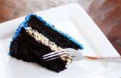Cookie Monster pastel con relleno de masa de galleta