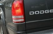 Cambiar la luz de freno/señal de su camión Dodge de 2003