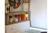 BRICOLAJE estantería encima de la estufa = almacenamiento adicional en una pequeña cocina