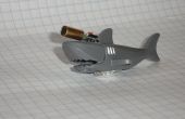 Tiburón de LEGO con un laser de maldita en su cabeza