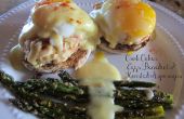 Tortas de cangrejo huevos Benedicto con espárragos asados