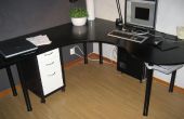 Sueco "envolvente escritorio hecho de una hoja de madera contrachapada"