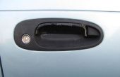 Fijación de la manija de la puerta rota en Toyota Corolla