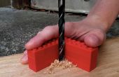 Cómo taladrar agujeros rectos con un taladro de mano (con Lego)