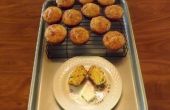 Muffins de maíz sin gluten elaborado con tocino desmenuzado, pimientos jalapeños, Extra queso de Cheddar fuerte desmenuzado y la mantequilla