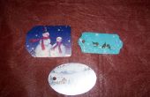 Etiquetas de regalo hechas de viejos B-day, tarjetas de Navidad, ect... 