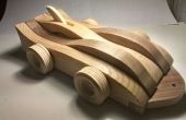 Coche de juguete de madera mecánica