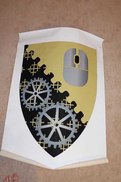 Escudo medieval calentador / Paso 10: Estira la lona sobre escudo