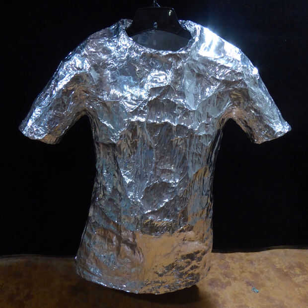 Cómo hacer esculturas de personas de papel de aluminio