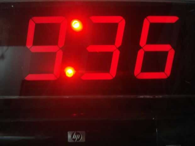 reloj con display de 7 segmentos