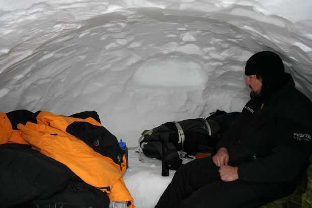 Cómo Construir Una Cueva De Nieve Para Sobrevivir Invierno / Paso 3 ...