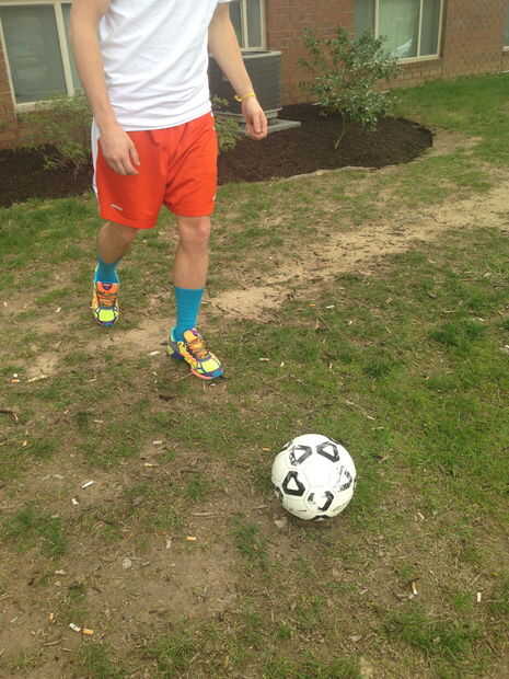 Cómo Patear Un Balón De Fútbol Paso 1 El Enfoque Askix