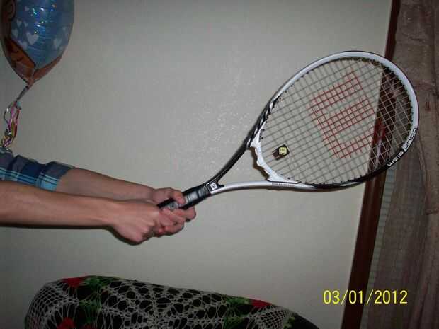 ¿Cómo agarrar la raqueta de tenis de mesa?