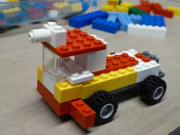 como armar un carro de lego